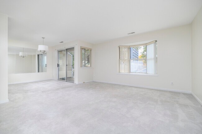 Building Photo - 170 Forest St