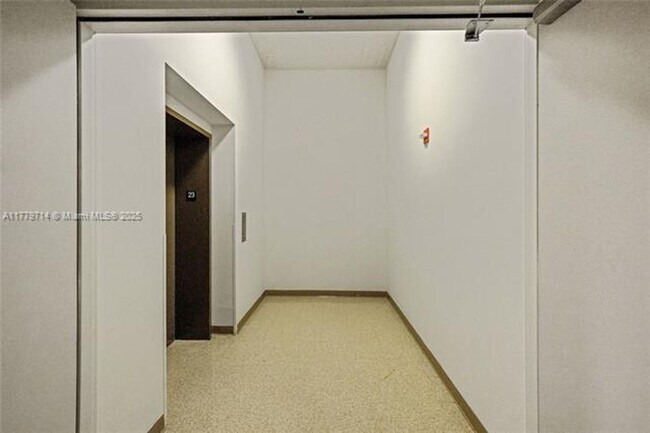 Building Photo - 900 Brickell Key Blvd