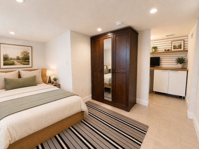 Building Photo - Bright Bi-Level 1 Bedroom with Finished Basement & Private Backyard in Graduate Hospital