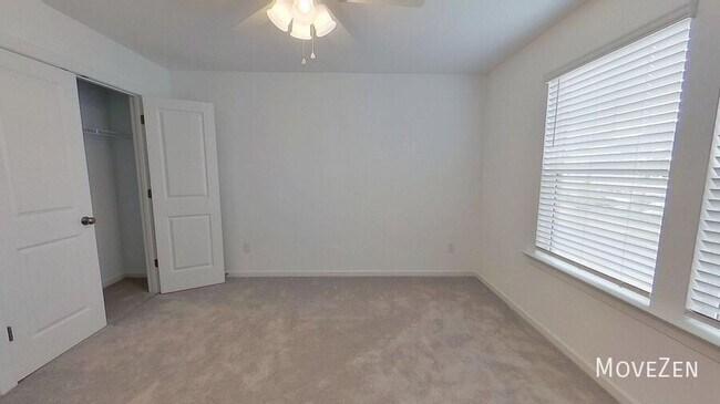 Building Photo - 227 Sweetbay Tree Dr