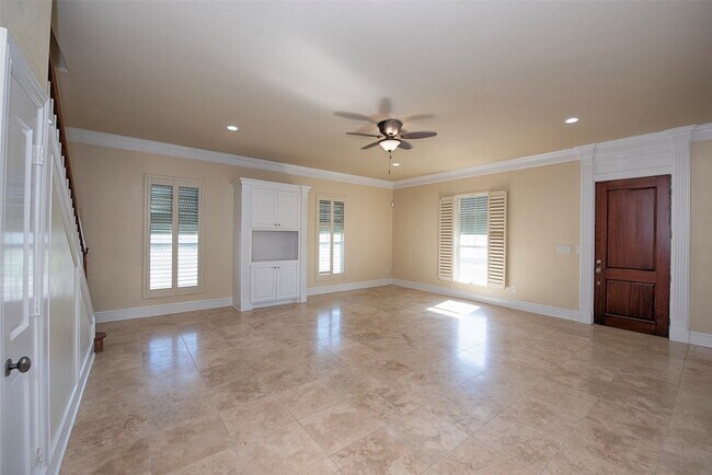 Building Photo - 2293 E Bayshore Dr