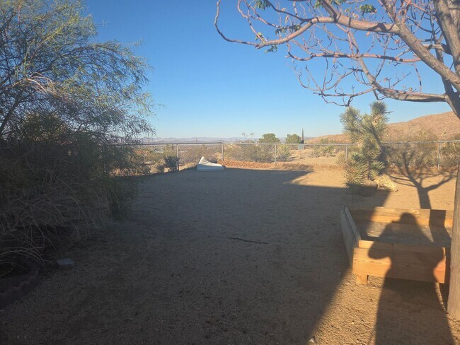 Building Photo - 3 Bedroom 1.5 Bath Modern Farmhouse near JT National Park * MOVE IN SPECIAL*