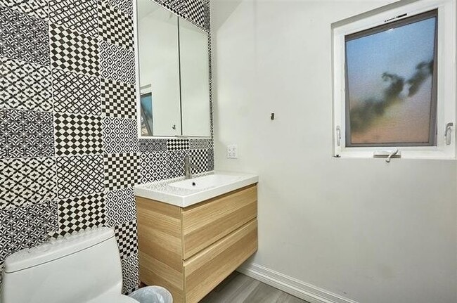 Building Photo - 4 Bedroom 3.5 Bath  Home in La Jolla