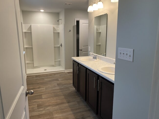 Building Photo - 423 High Ridge Ct