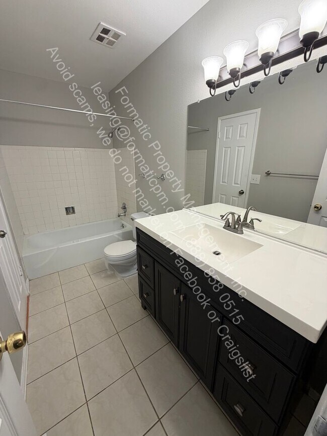 Building Photo - 3814 S Yosemite St