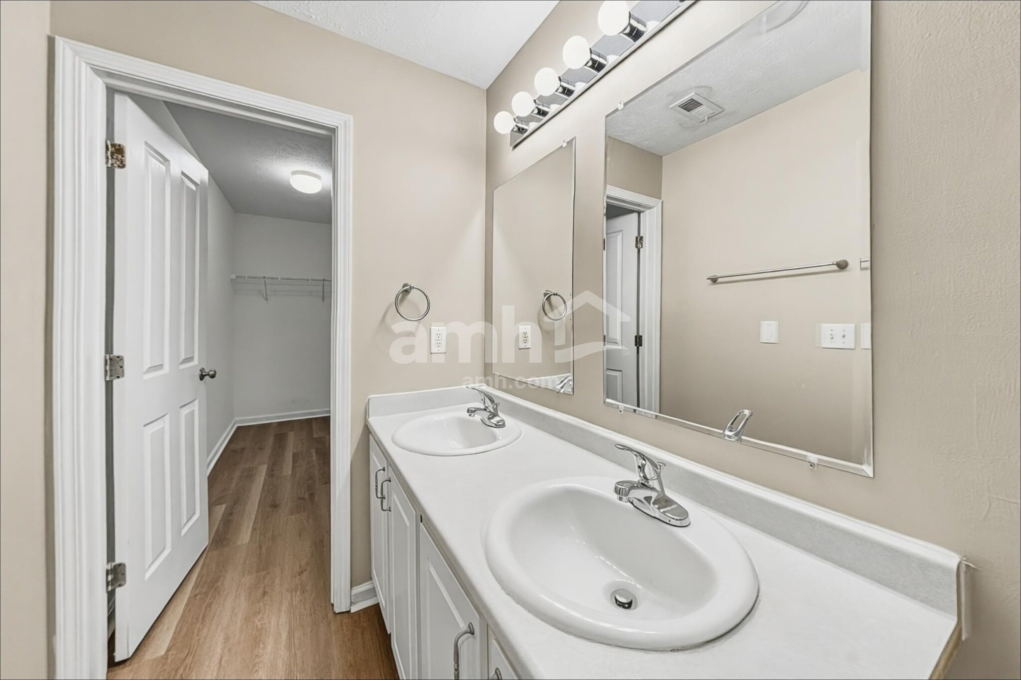 Building Photo - 7317 Wellwood Dr