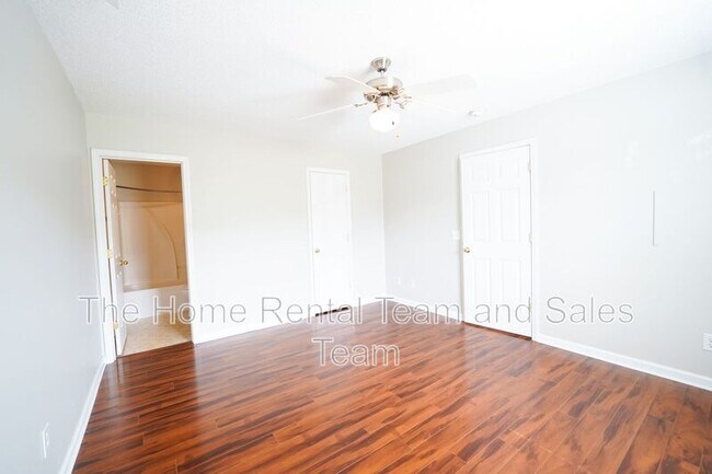 Building Photo - 134 Mustang Dr