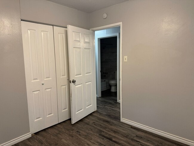 Building Photo - 245 Northview Dr