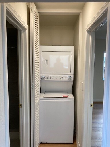 Stacked Washer/Dryer - 507 N Helberta Ave