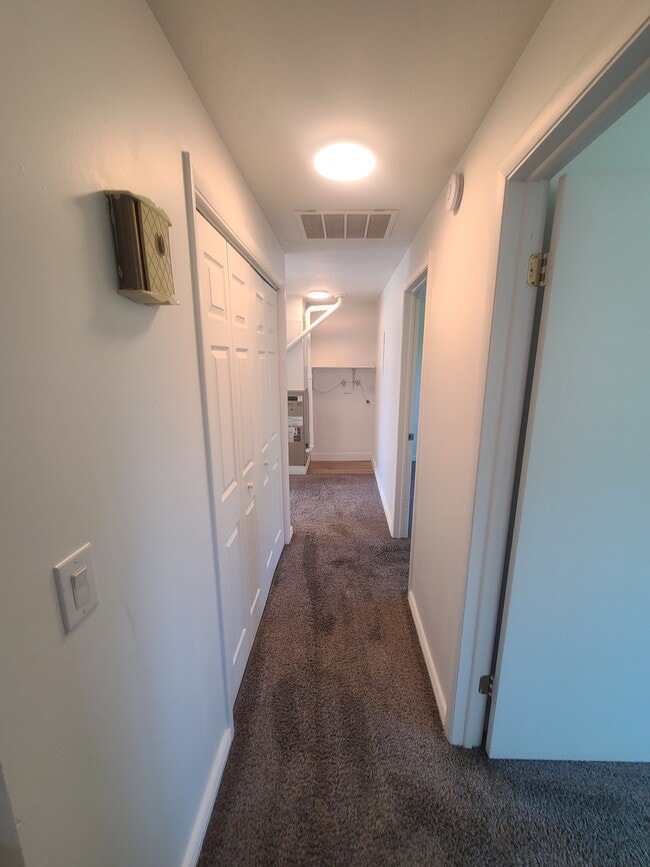 Building Photo - 117 Ranch Dr