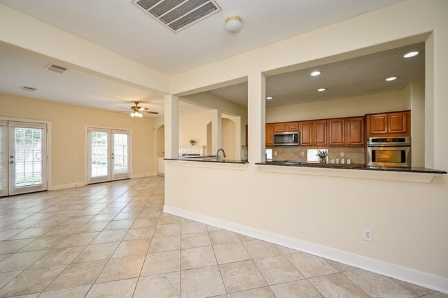 Building Photo - 1547 Lakeside Enclave Dr