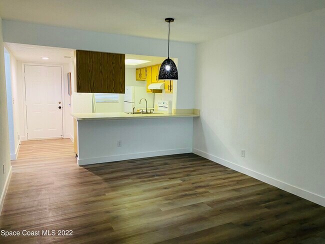 Building Photo - 1604 University Ln