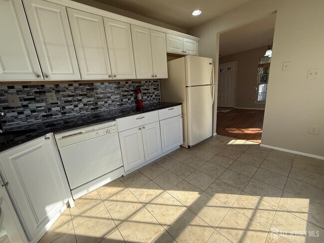 Building Photo - 131 Albury Way