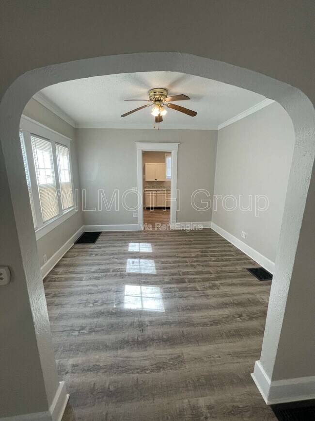 Building Photo - 324 N Linwood Ave