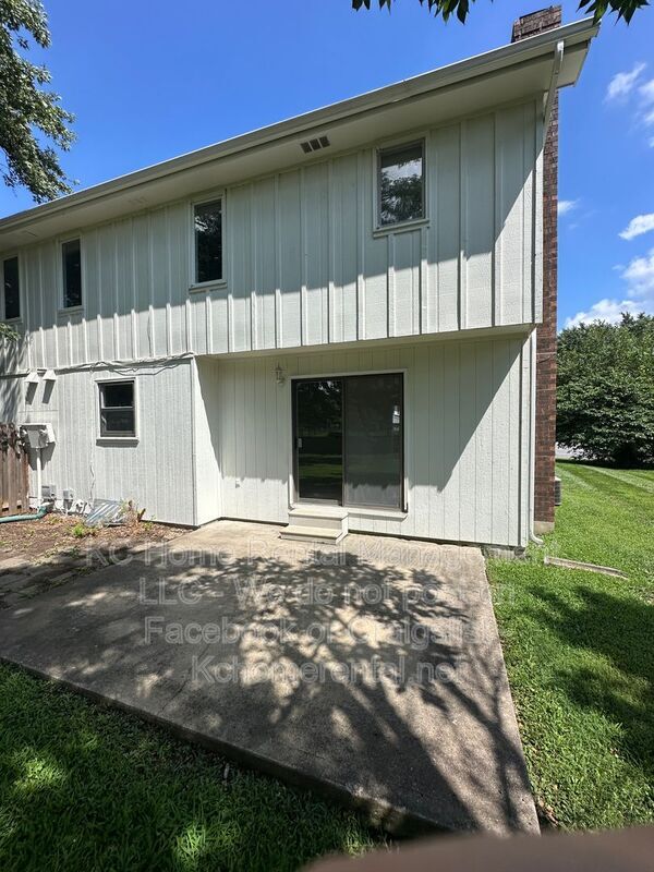 Building Photo - 3870 SW Harbor Dr
