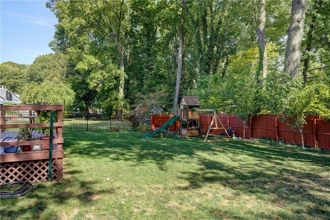 Building Photo - 984 Danby Dr