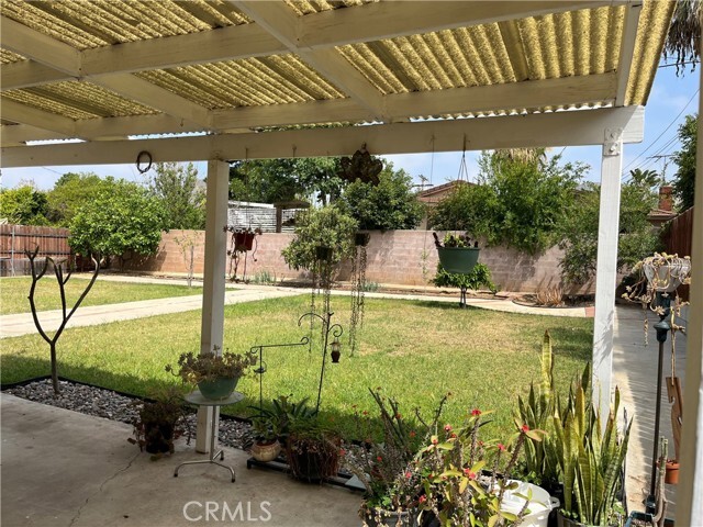Building Photo - 235 Green Oaks Dr