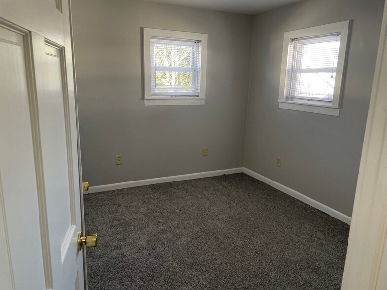 Building Photo - 109 Creston Ave