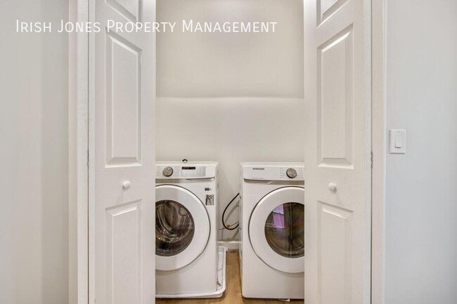 Building Photo - 48 Boyd St