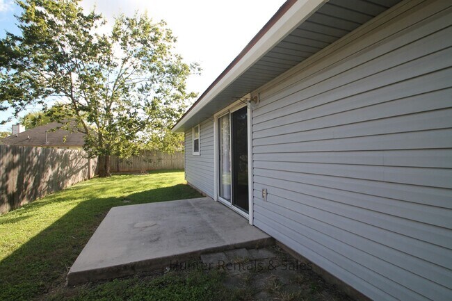 Building Photo - Willowsprings Two Bedroom Cutie!