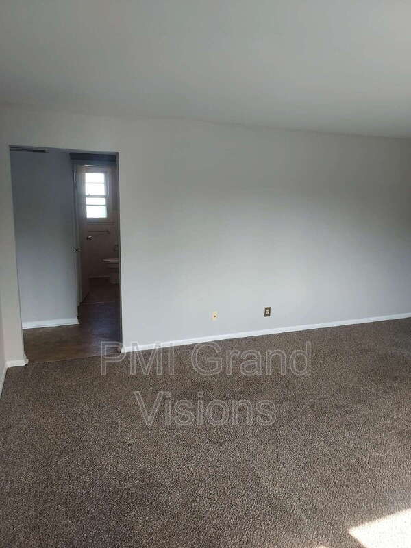 Building Photo - 340 N Monroe St