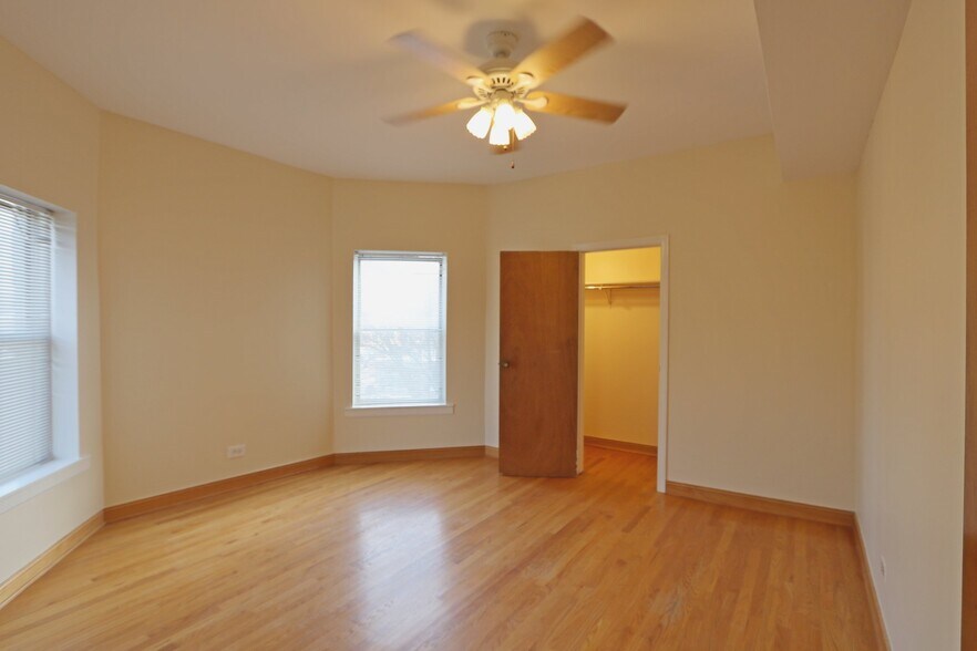 Building Photo - 918 W Buena Ave