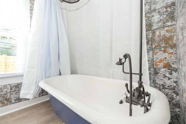 Building Photo - 1230 35th St