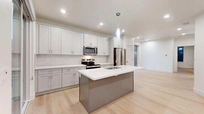 Building Photo - 8404 Ascolano Ave