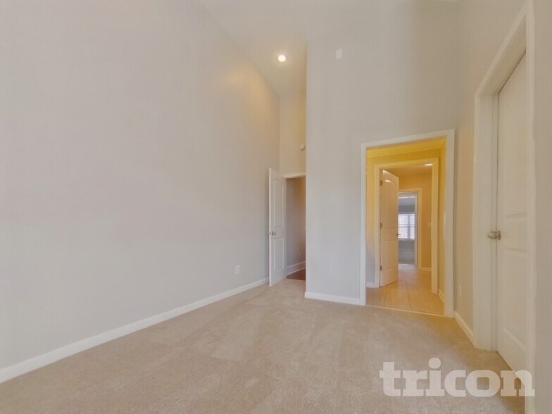 Building Photo - 4617 Town Manor Dr