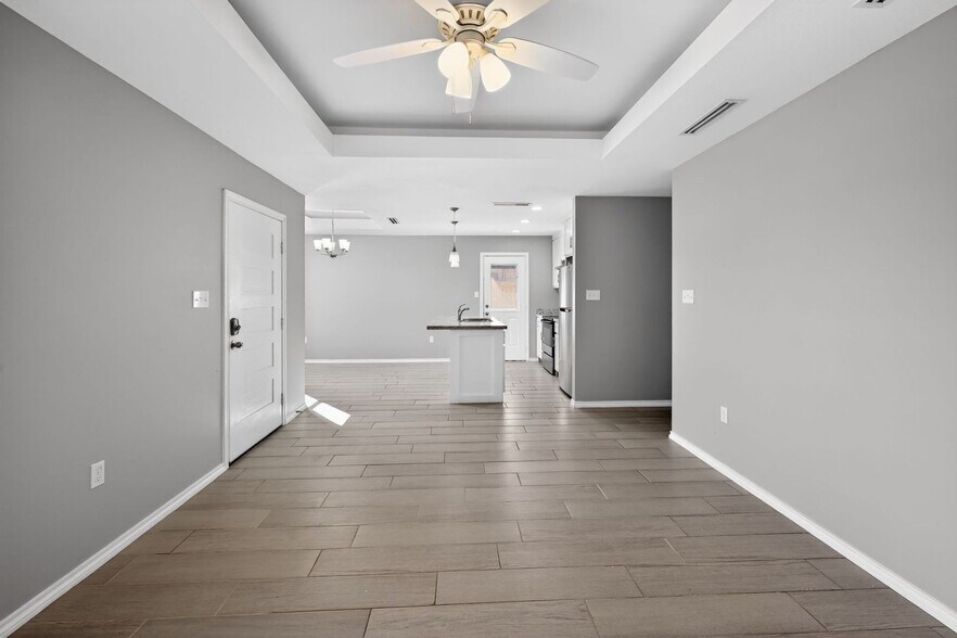 Building Photo - 340 Uva Ln