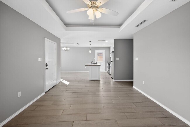 Building Photo - Charming 3BR Duplex in Brownsville