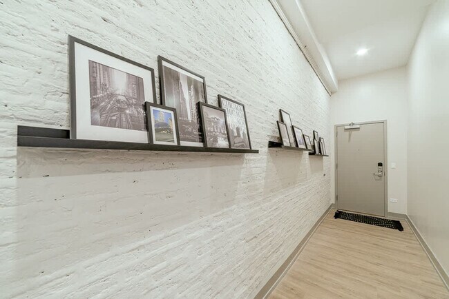 Building Photo - 1954 W North Ave