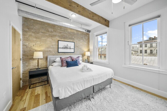 Building Photo - 122 W Elder St