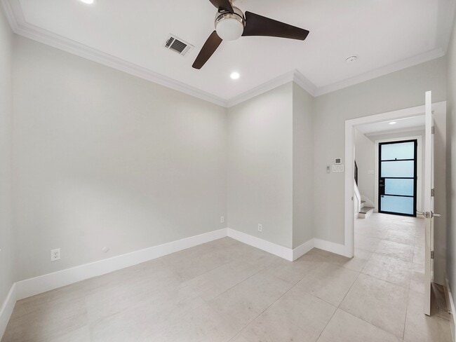 Building Photo - 1512 Thompson St