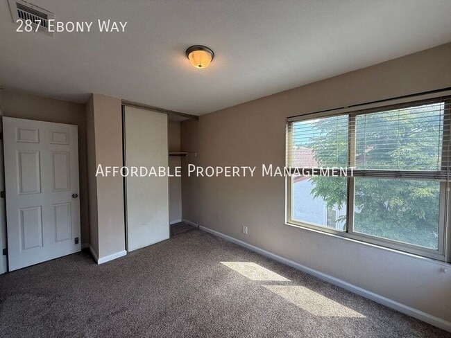 Building Photo - 287 Ebony Way
