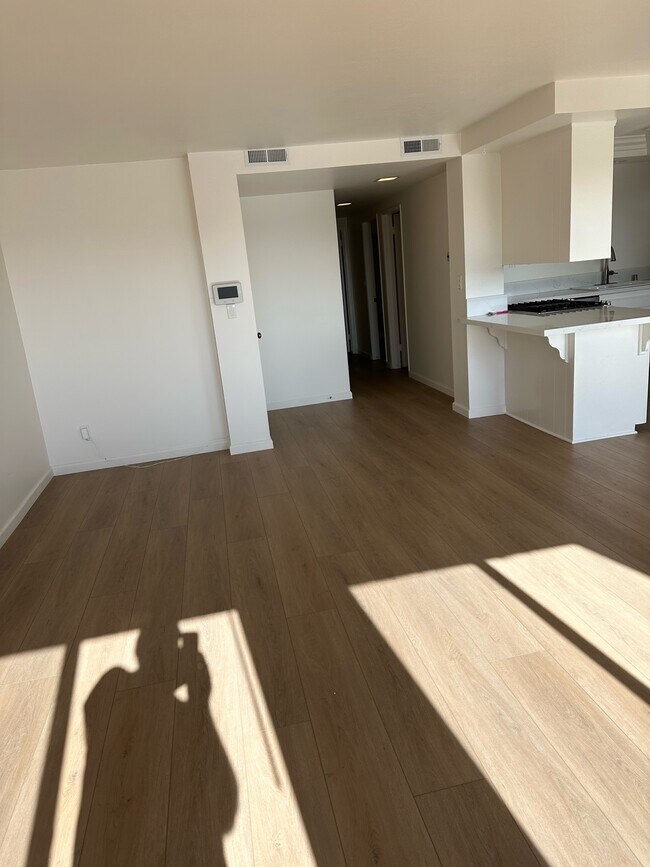 Building Photo - 836 Manhattan Ave