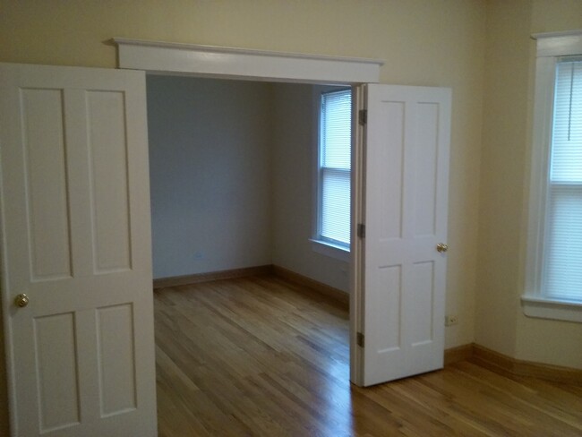 Building Photo - 407 S Hough St