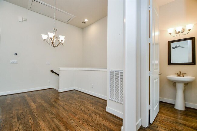 Building Photo - 70 N Hutcheson St