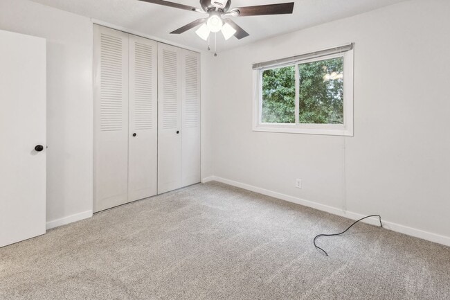 Building Photo - Fully Remodeled South Lincoln 4 Bedroom