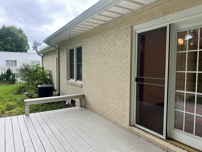 Building Photo - One Level Home! 3or 4 bedroom 1 bath with extra-large den, garage and extra storage on almost an ...