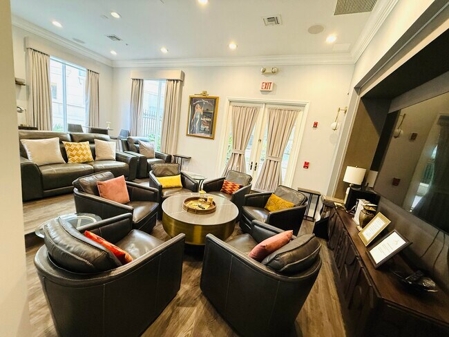 Building Photo - 651 Okeechobee Blvd