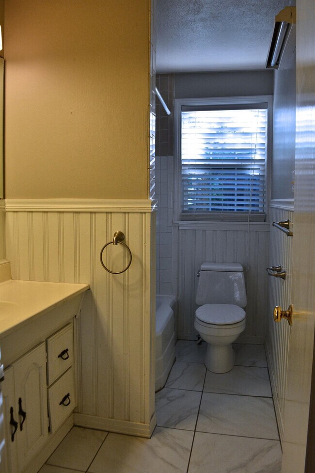 Building Photo - 3213 26th St