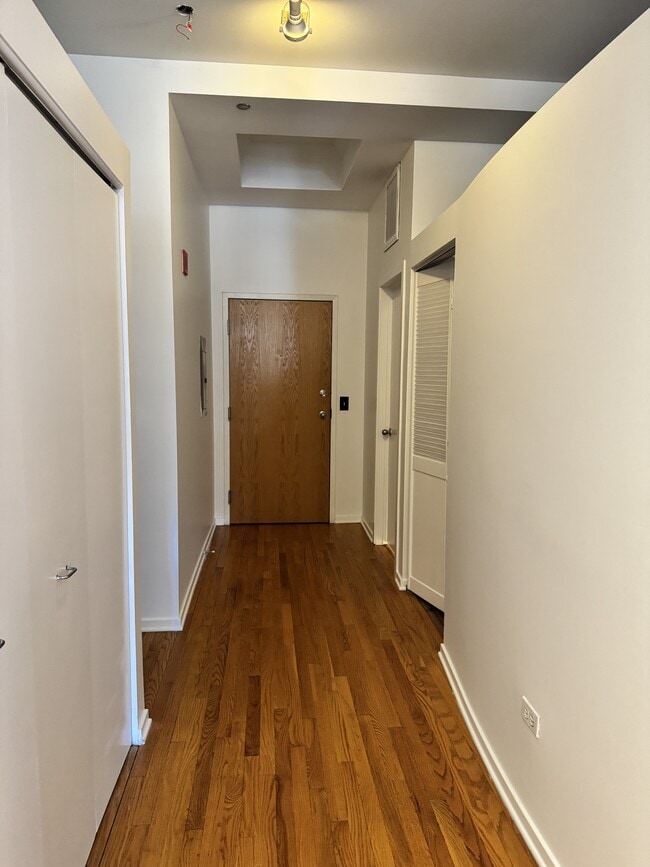 Building Photo - 208 W Washington St