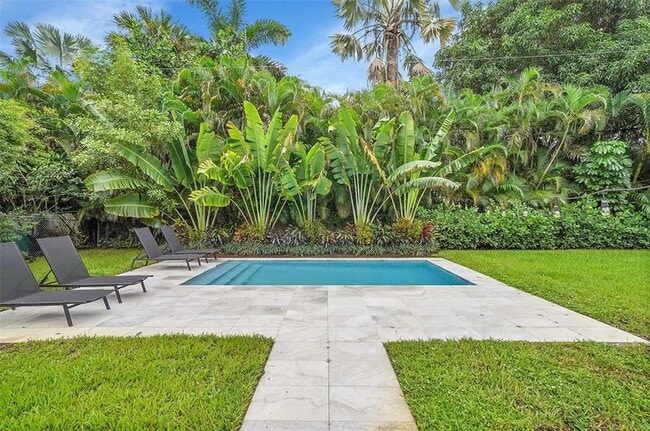 Building Photo - 400 NE 26th Dr