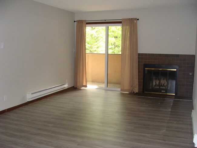 Building Photo - 1050 W Beaver Creek Blvd