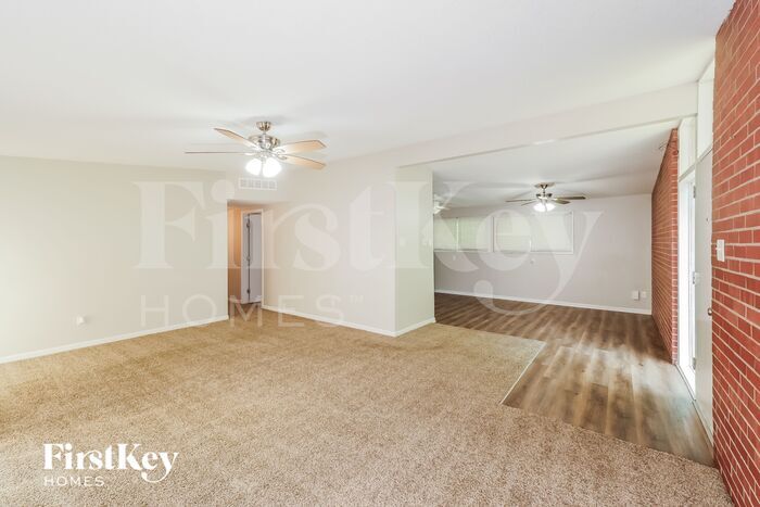 Building Photo - 1211 NE 67th St