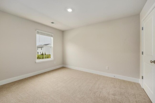 Building Photo - 226 Munsee Cir