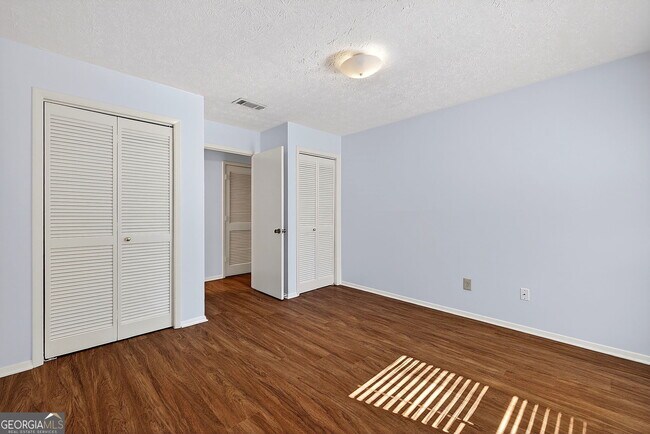 Building Photo - 903 Cumberland Ct SE