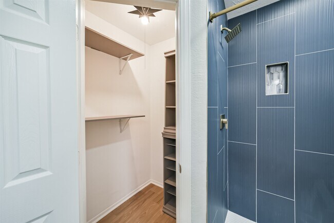 Building Photo - 10826 Thorncliff Dr