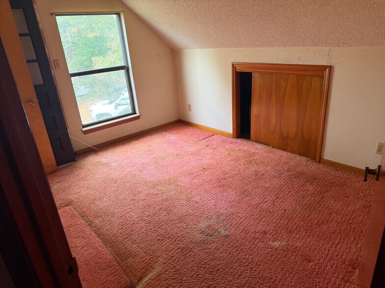 Building Photo - 205 South End Rd